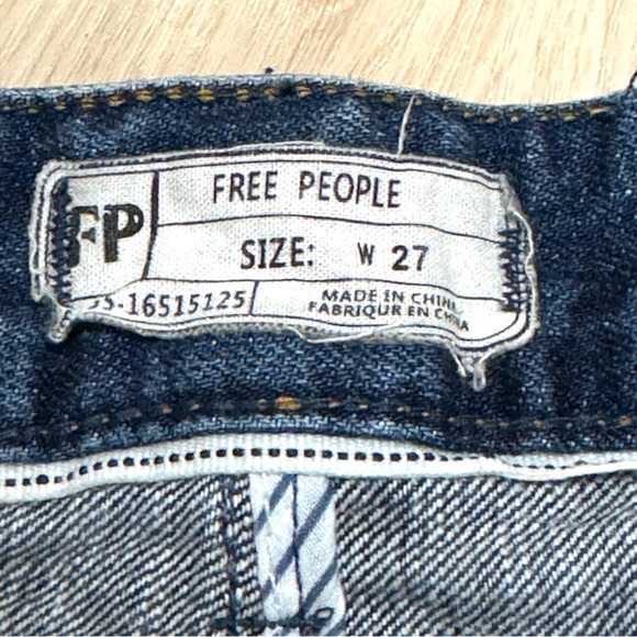 FREE PEOPLE Women’s Jean Shorts Sz 27 - Picture 6 of 11